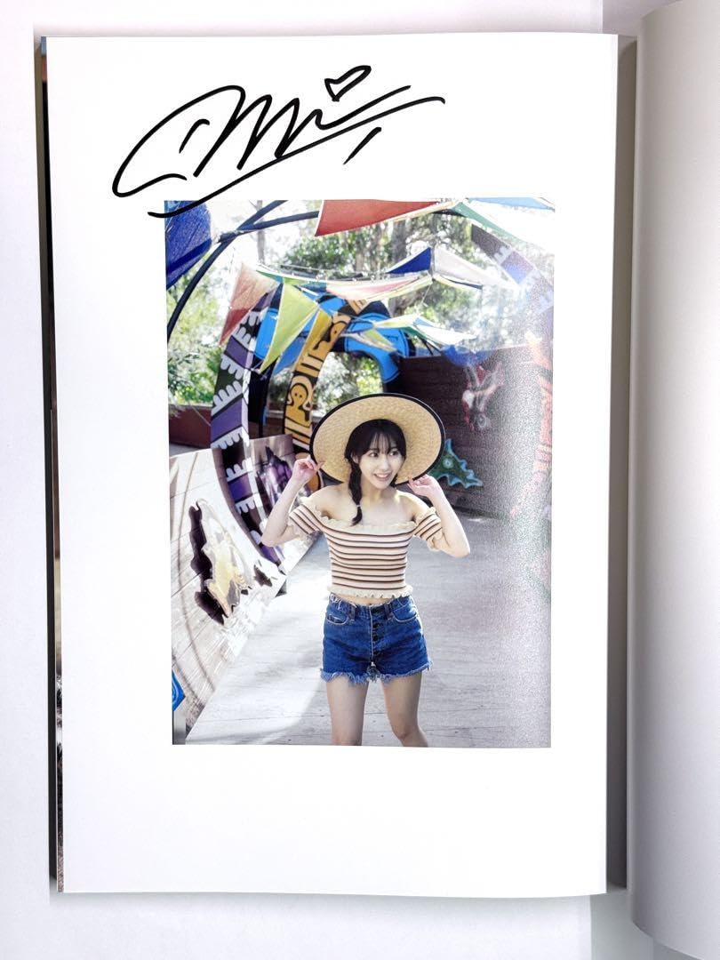 Amazon.co.jp: 田中美久 直筆サイン入り 2nd写真集 気ままに : おもちゃ